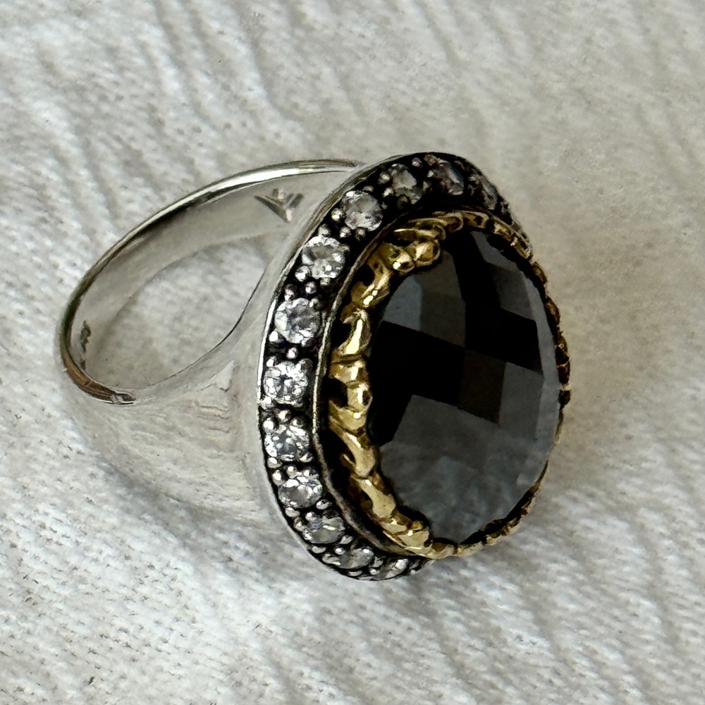 🔥 Stunning .925 Sterling eye catching ring!